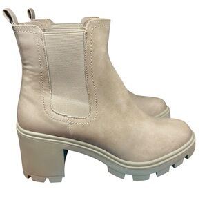 Women’s Arizona Moss Taupe chunky heel boots. Size 10.